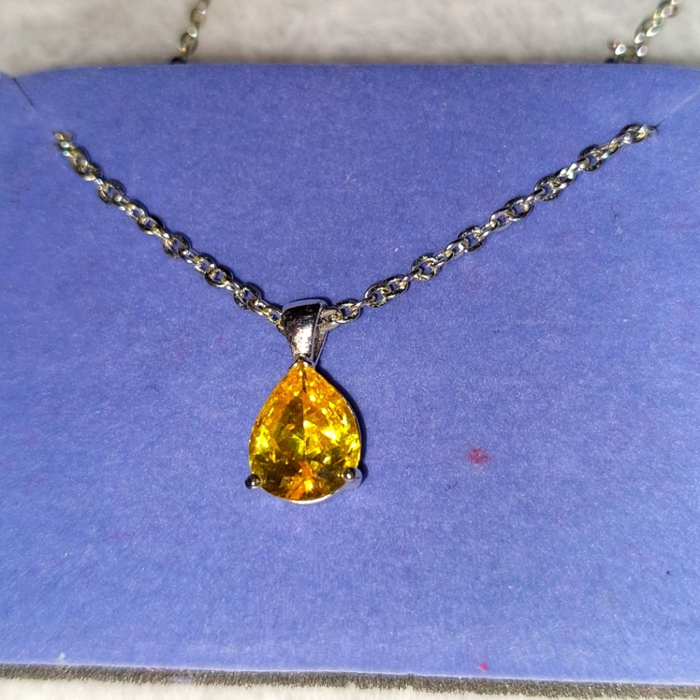 Avon Elegant Yellow Pendant Necklace